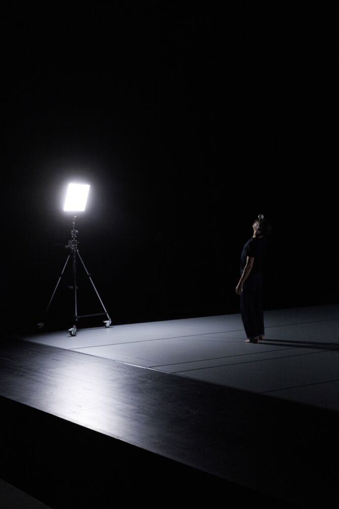 Reportage lors de la création du spectacle 'Commencer à exister' à la MECA (Bordeaux) - Avril 2025
Conception - Scénographie Martin Palisse
Mise en scène David Gauchard, Martin
Palisse
Ecriture dramatique David Gauchard
Interprétation Stefan Kinsman, Martin Palisse
Lumière Laurine Chalon
Son Jean Gueudré
Production Le Sirque - Pôle National Cirque
directionadjointe@lesirque.com
Diffusion - L’unijambiste
Nathalie Perrault
nathalie.perrault@unijambiste.com
06 26 24 79 49